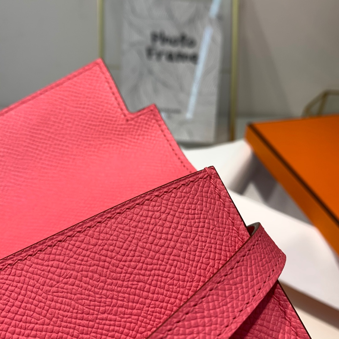 HERMES epsom 皮 8W 唇膏粉 金扣 Kelly经典钱包 搭配猪鼻子长项链 秒变小斜挎包