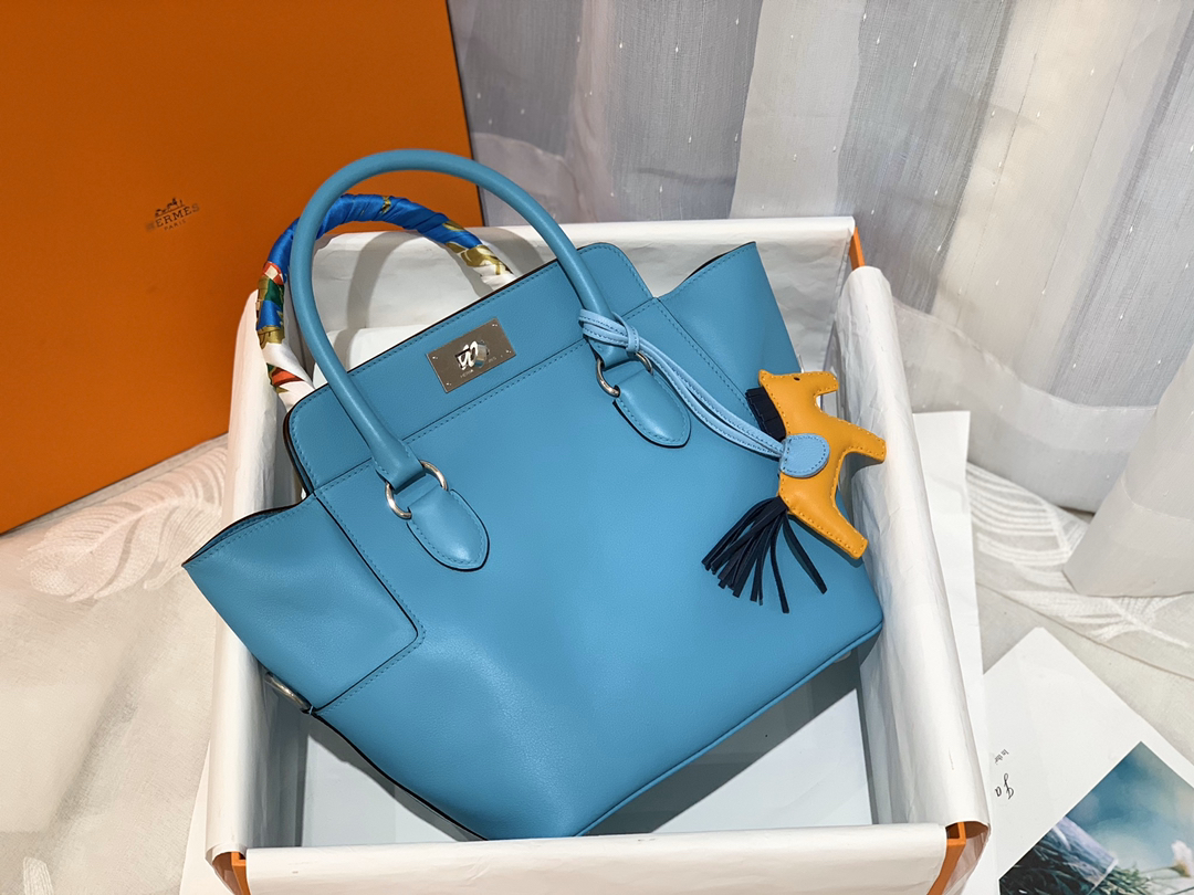HERMES 20 toolbox 牛奶盒 工具盒 一款中性有趣的包 中间采用轻便的金属旋转设计 无需拉链 简单方便  巨能装 swift   北方蓝 银扣