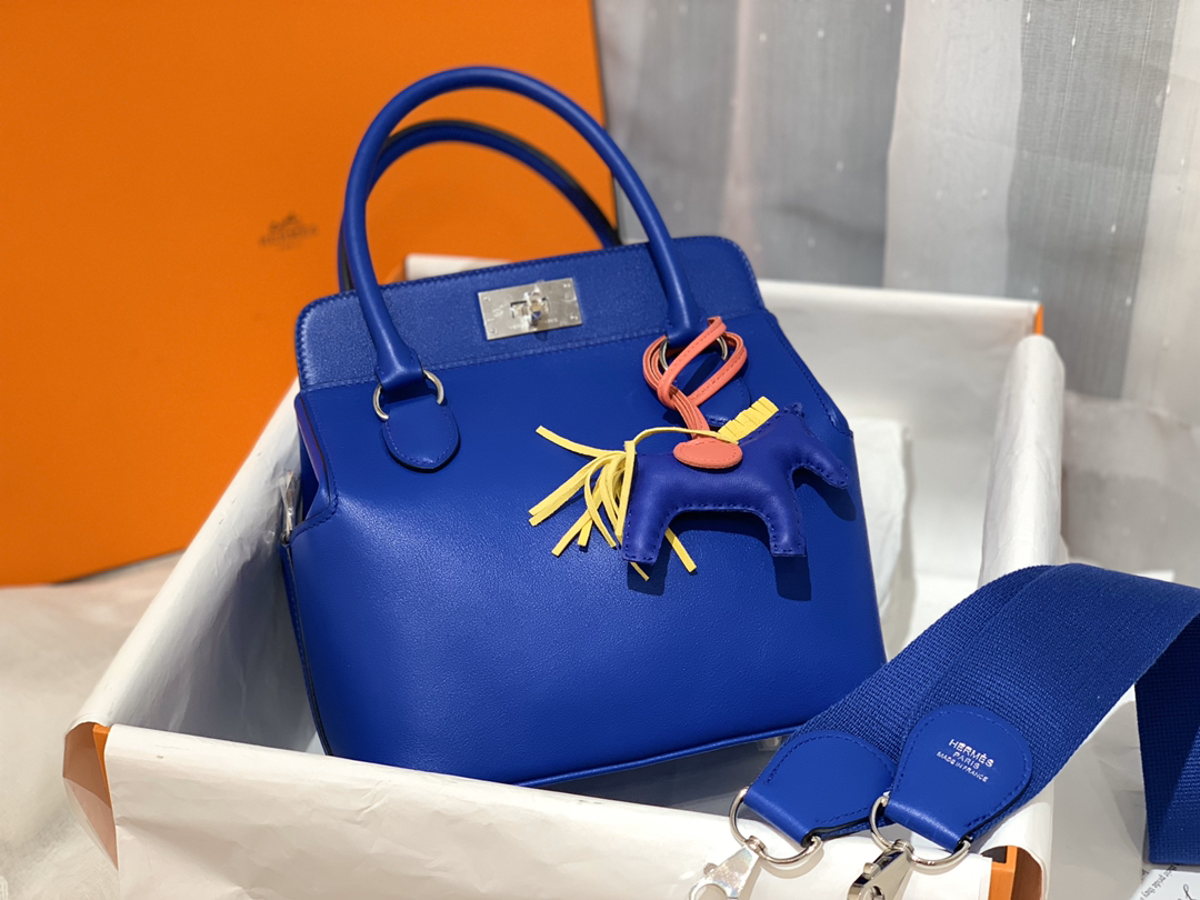 HERMES 20 toolbox 牛奶盒 工具盒 一款中性有趣的包 中间采用轻便的金属旋转设计 无需拉链 简单方便  巨能装 swift   T7 电光蓝 银扣