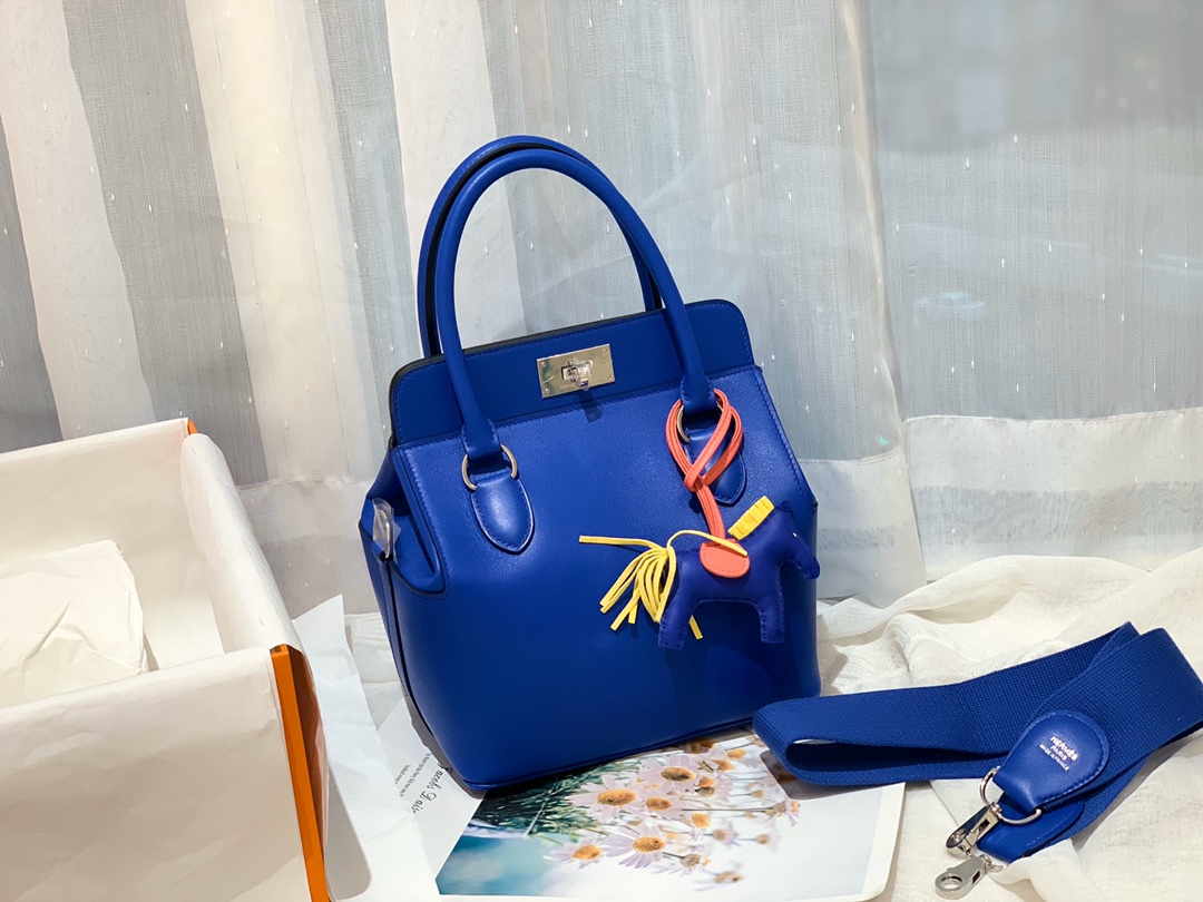HERMES 20 toolbox 牛奶盒 工具盒 一款中性有趣的包 中间采用轻便的金属旋转设计 无需拉链 简单方便  巨能装 swift   T7 电光蓝 银扣
