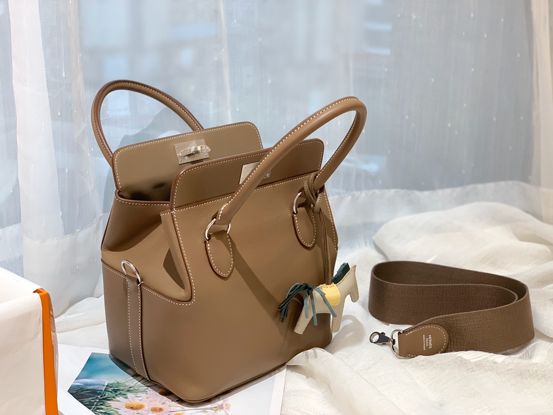 HERMES 20 toolbox 牛奶盒 工具盒 一款中性有趣的包 中间采用轻便的金属旋转设计 无需拉链 简单方便  巨能装 swift   大象灰 银扣