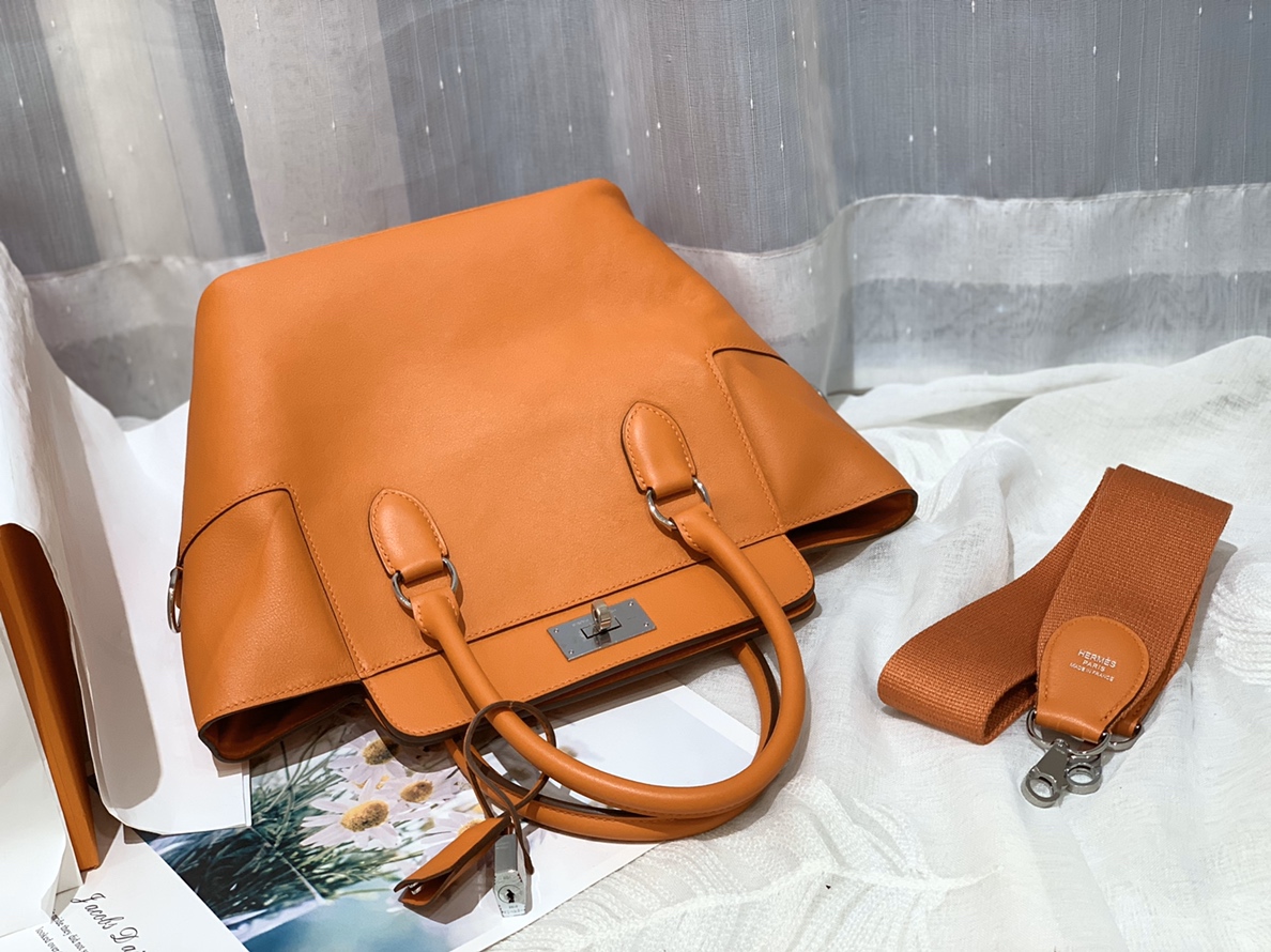 HERMES 20 toolbox 牛奶盒 工具盒 一款中性有趣的包 中间采用轻便的金属旋转设计 无需拉链 简单方便  巨能装 swift   93 橙色 银扣