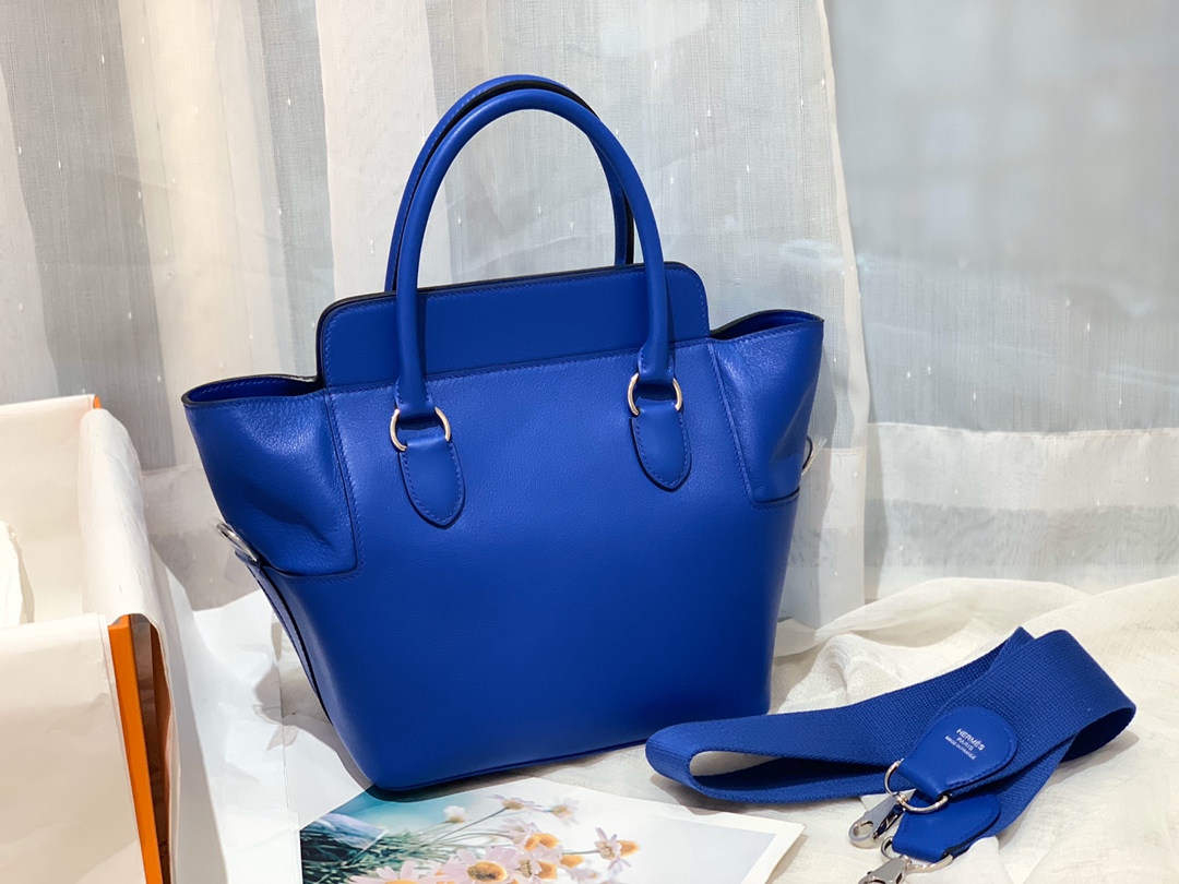 HERMES 20 toolbox 牛奶盒 工具盒 一款中性有趣的包 中间采用轻便的金属旋转设计 无需拉链 简单方便  巨能装 swift   T7 电光蓝 银扣