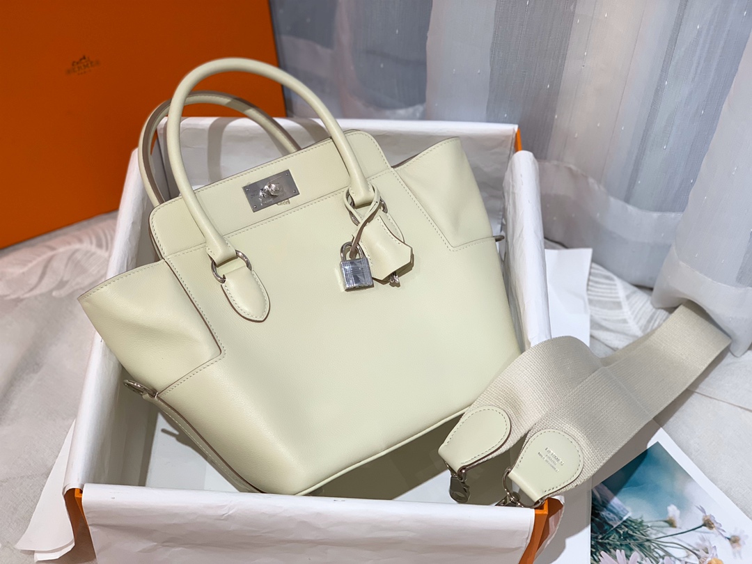 HERMES 20 toolbox 牛奶盒 工具盒 一款中性有趣的包 中间采用轻便的金属旋转设计 无需拉链 简单方便  巨能装 swift   奶昔白 银扣