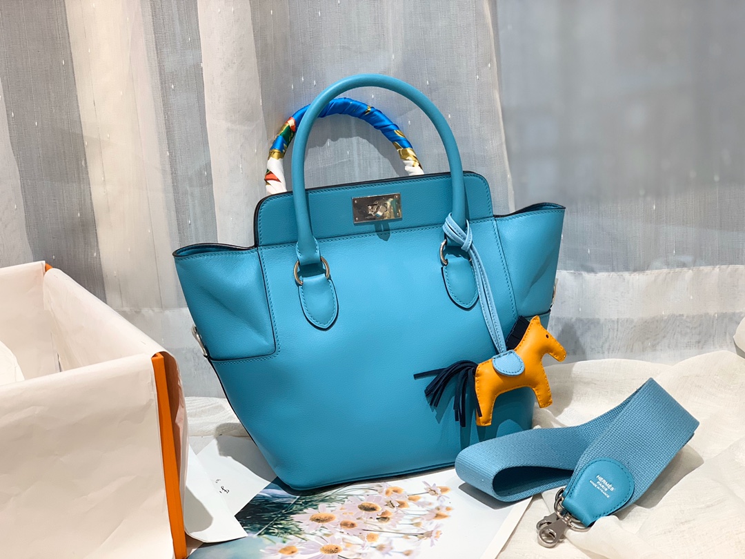 HERMES 20 toolbox 牛奶盒 工具盒 一款中性有趣的包 中间采用轻便的金属旋转设计 无需拉链 简单方便  巨能装 swift   北方蓝 银扣