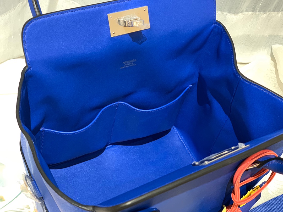 HERMES 20 toolbox 牛奶盒 工具盒 一款中性有趣的包 中间采用轻便的金属旋转设计 无需拉链 简单方便  巨能装 swift   T7 电光蓝 银扣
