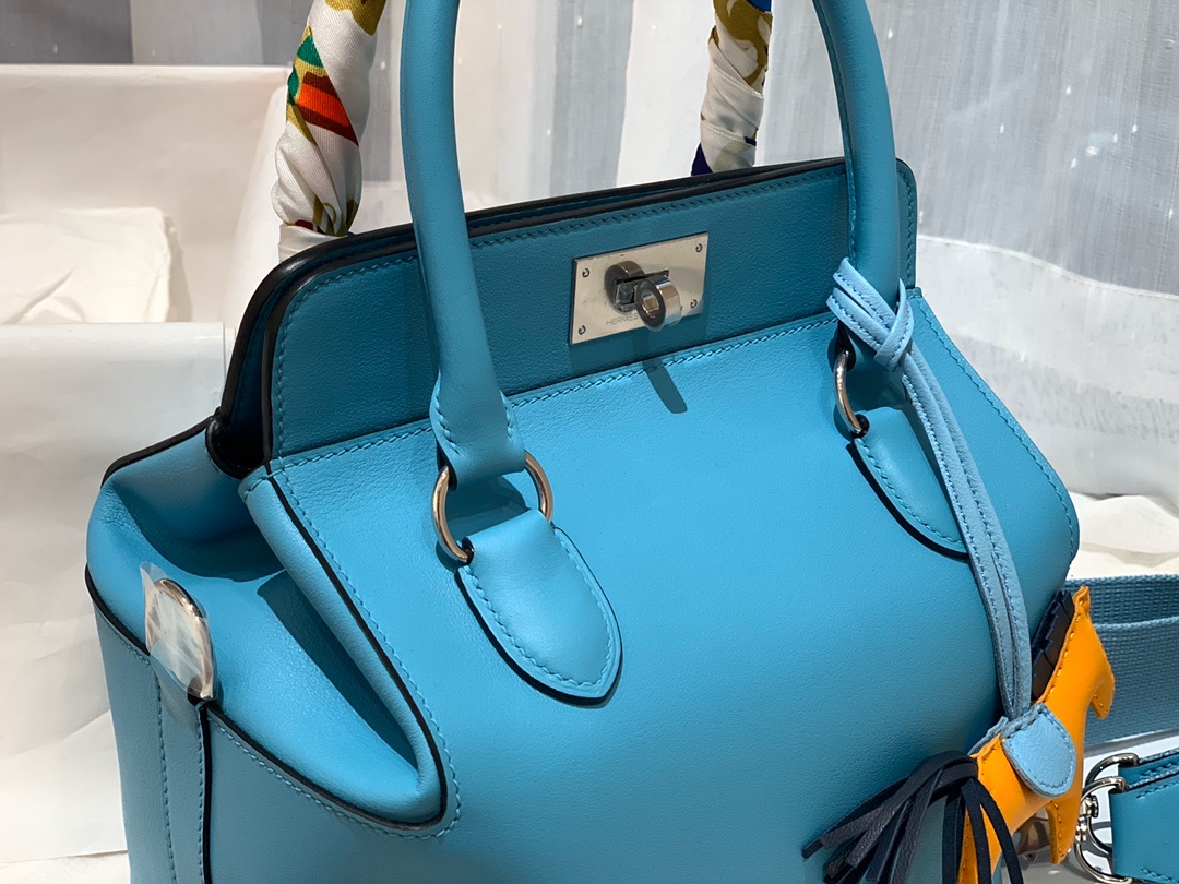 HERMES 20 toolbox 牛奶盒 工具盒 一款中性有趣的包 中间采用轻便的金属旋转设计 无需拉链 简单方便  巨能装 swift   北方蓝 银扣