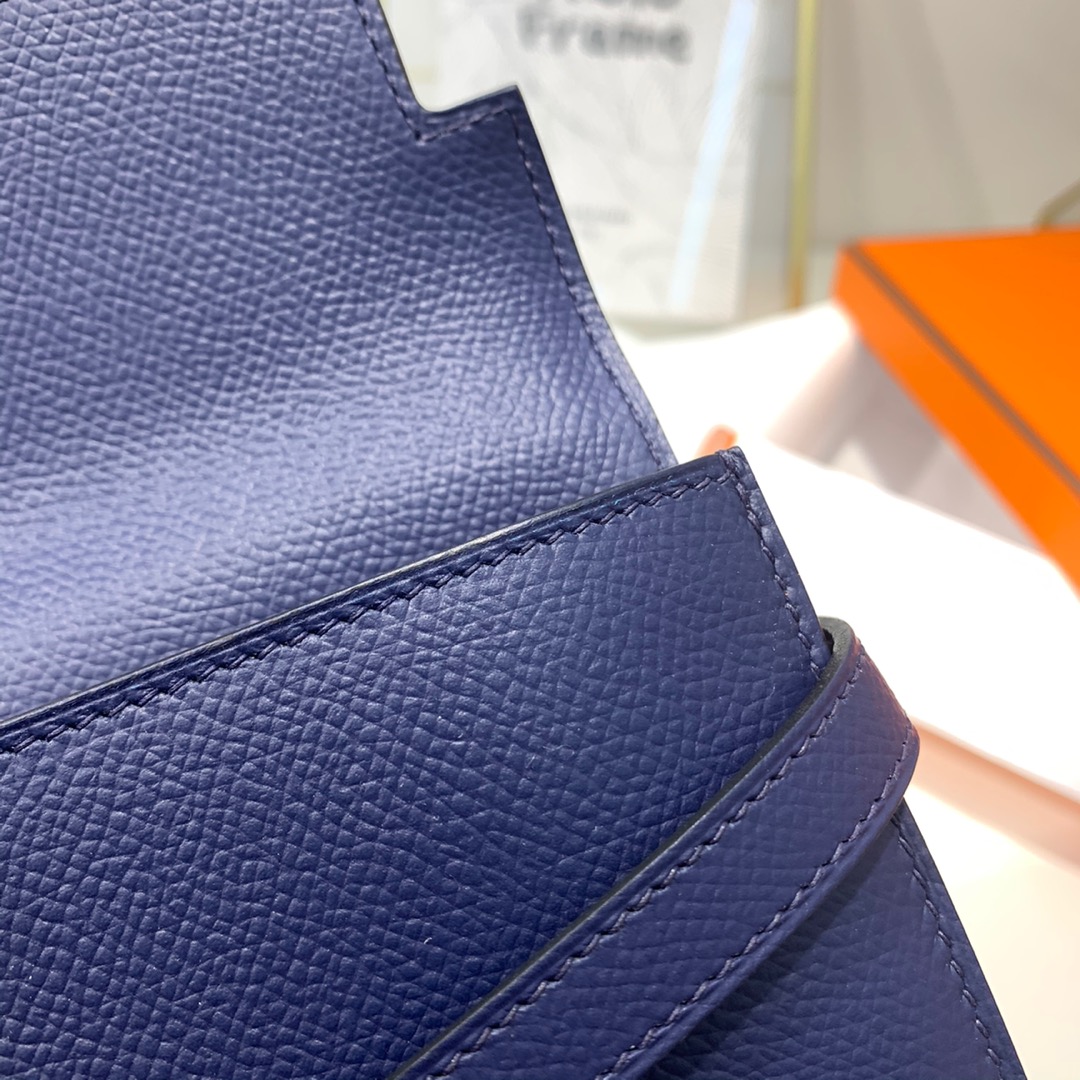 HERMES epsom 皮 73 宝石蓝 金扣 Kelly经典钱包 颜值与实用并存的钱包 搭配猪鼻子长项链 秒变小斜挎包