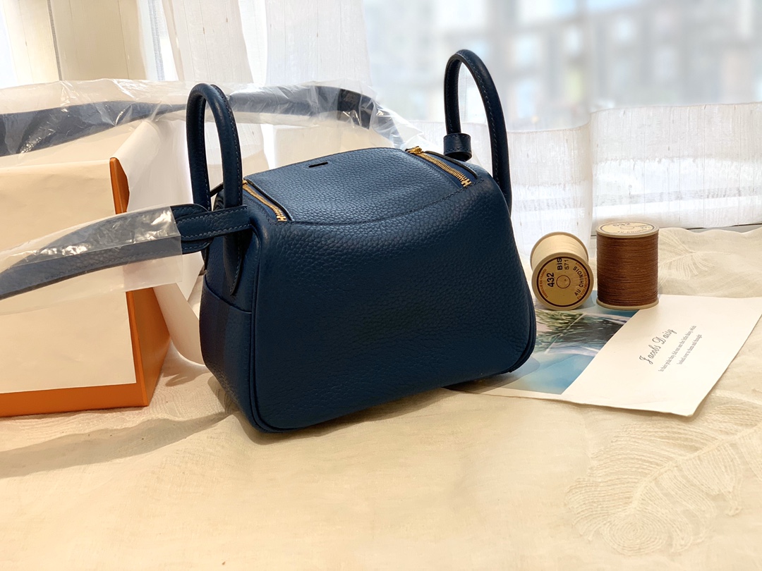 爱马仕女包价格 Mini Lindy  tc S4 深邃蓝 金银扣 小小包大容量 ，日常出街妥妥的