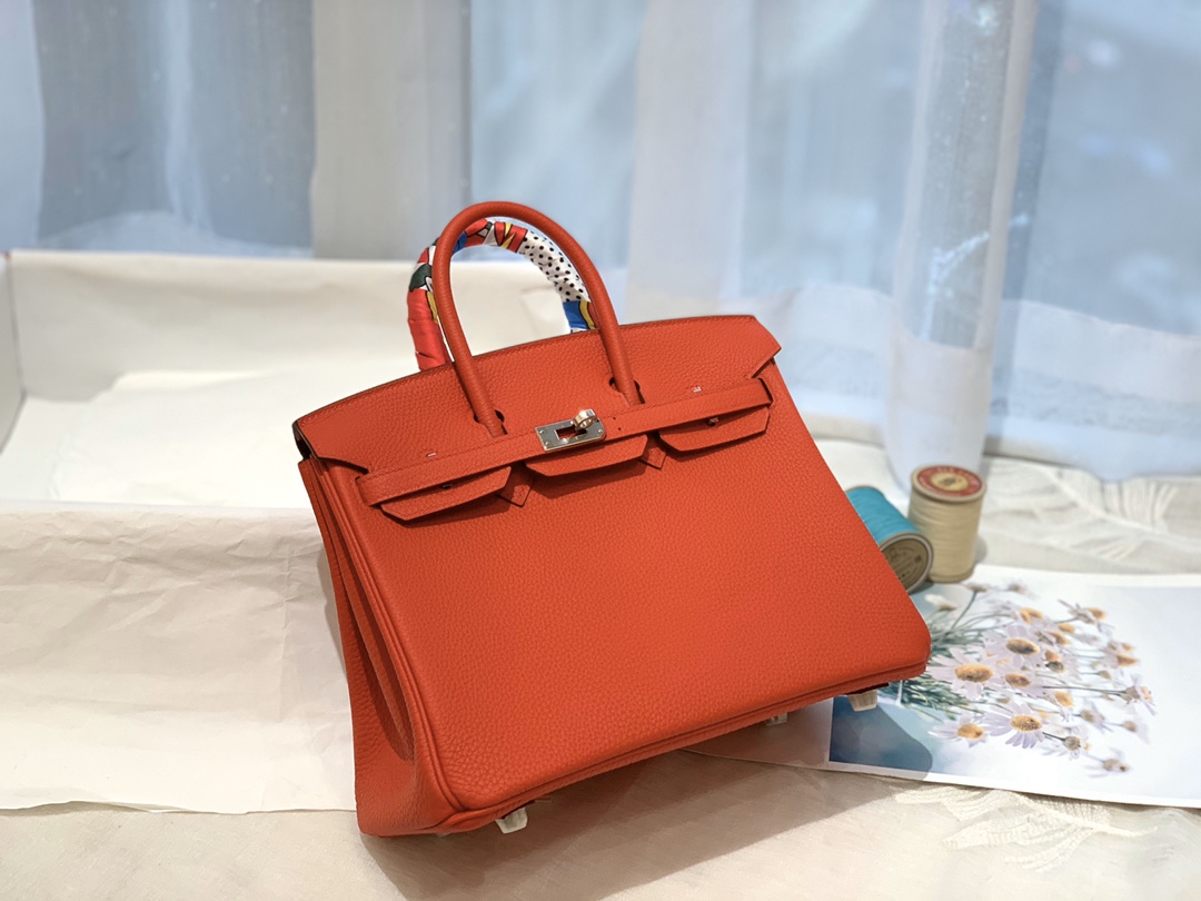 爱马仕香港官网 新到现货 25birkin 小牛togo皮 S3 心红色 金银扣