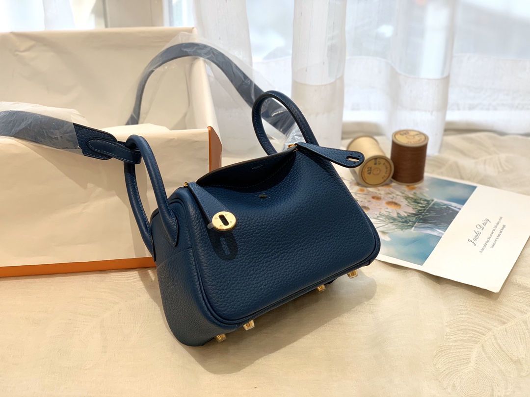 爱马仕女包价格 Mini Lindy  tc S4 深邃蓝 金银扣 小小包大容量 ，日常出街妥妥的