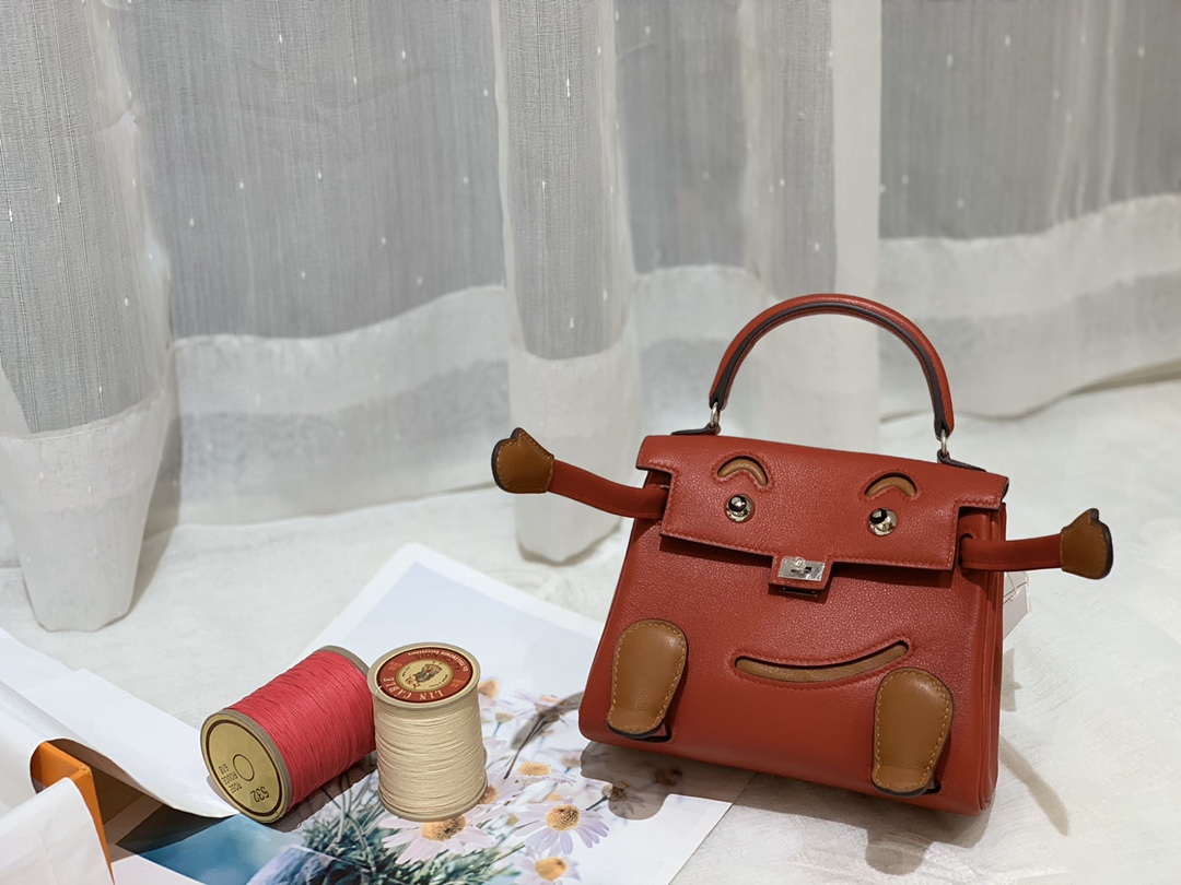 爱马仕Hermes Kelly doll 超Q萌的千禧娃娃 S5番茄红/37金棕 银扣