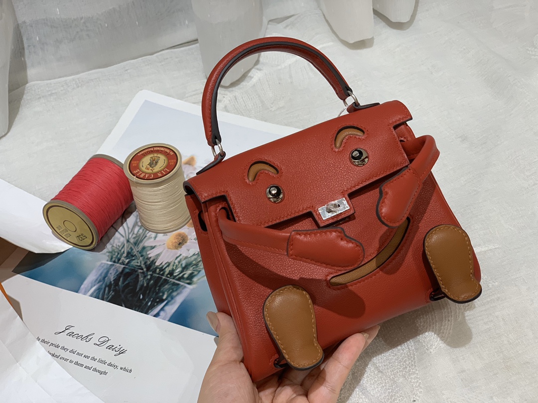 爱马仕Hermes Kelly doll 超Q萌的千禧娃娃 S5番茄红/37金棕 银扣