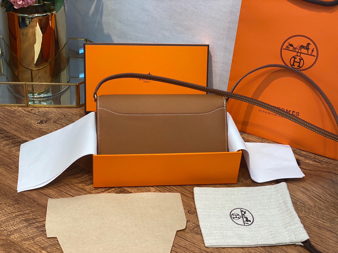 HERMES 爱马仕香港官网 Constance to go 细节图来咯[哇] 配专柜同款包装 一切给你zp即视感～ epsom皮 金棕 金扣