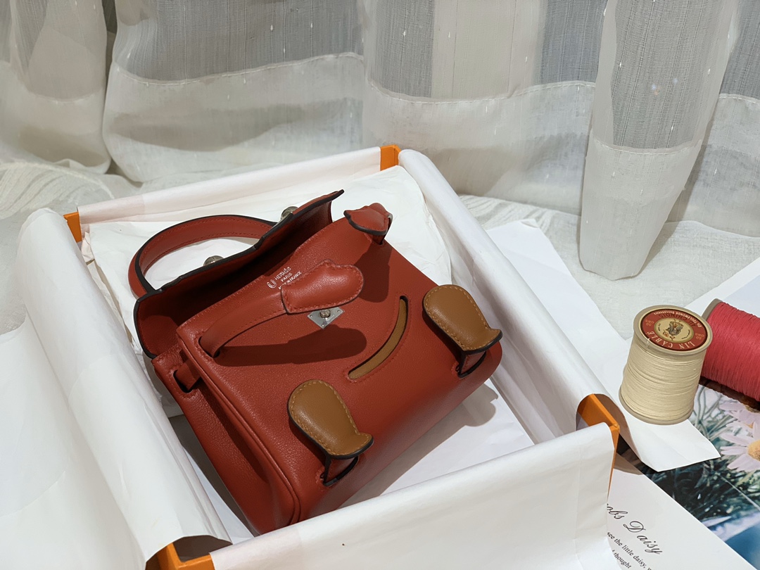 爱马仕Hermes Kelly doll 超Q萌的千禧娃娃 S5番茄红/37金棕 银扣