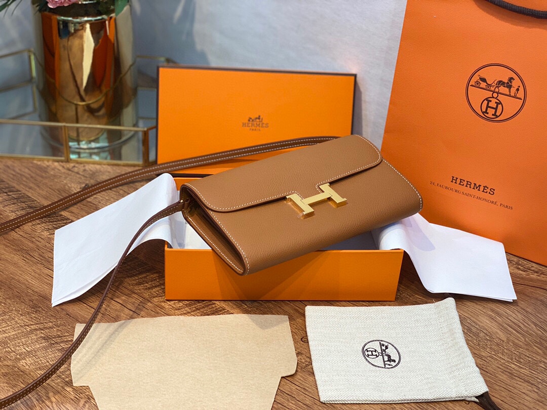 HERMES 爱马仕香港官网 Constance to go 细节图来咯[哇] 配专柜同款包装 一切给你zp即视感～ epsom皮 金棕 金扣